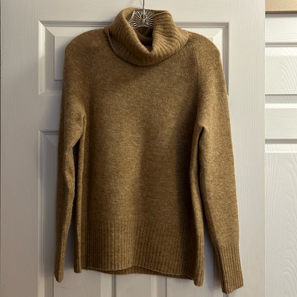 Aritzia The Group Babaton Camel Turtleneck XS - Picture 1 of 6